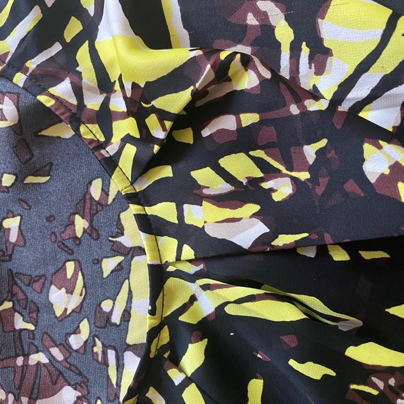 Women’s Anne Klein black/brown/yellow XL sleeveless top with a few pleats byneck - Picture 4 of 5